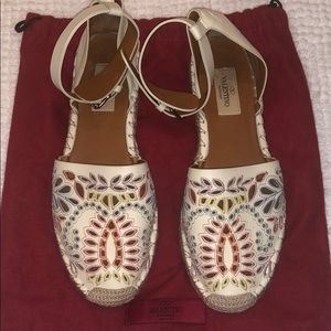 Valentino flat with a strap size 37